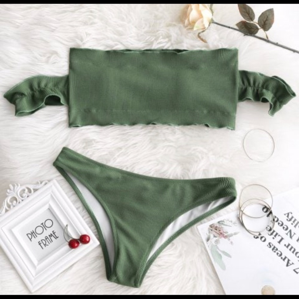Off the shoulder bikini set